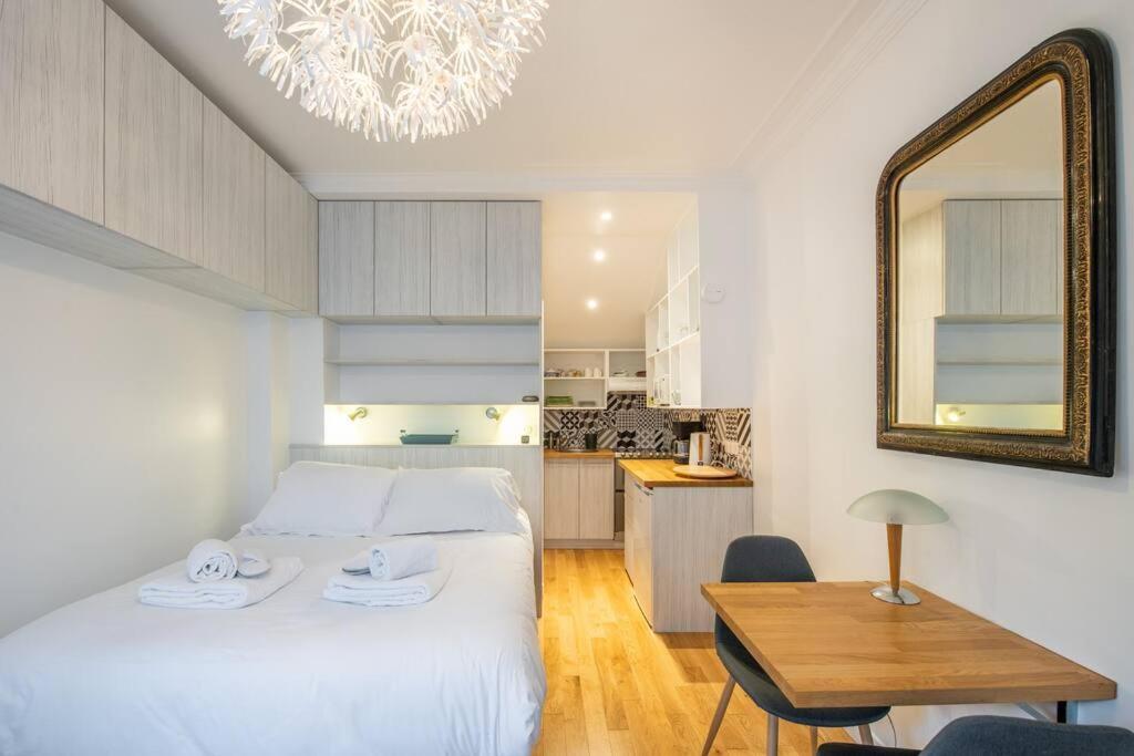 Etienne Pernet - Charming With A Private Terrace Appartement Parijs